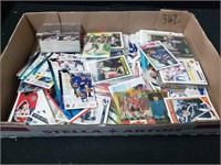 BOX LOT OF HOCKEY CARDS 2