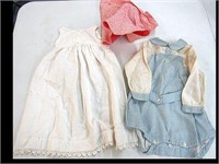 LOT OF VINTAGE BABY CLOTHES & OLD SETTLERS BONNET