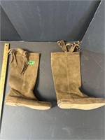 Moccasin suede ladies boots. Size 39