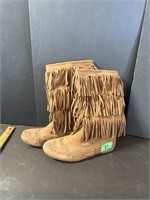 Fringed ladies boots- size 9