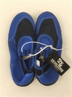 New Revolution Boys Size M 13-1 Water Shoes