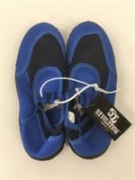 New Revolution Boys Size L 2-3 Water Shoes