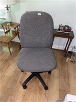 Gray Computer Chair (Nice just bad picture)