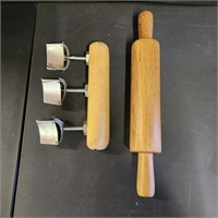 Apparatus- forming cloverleaf rolls & rolling pin