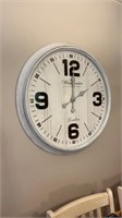 30 inch round battery operated clock by