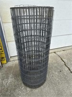 Part roll of 2“ x 4“ 48 inch tall fencing,