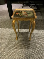 SMALL GOLD TABLE