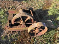 LARGE STEEL ANTIQUE WINCH