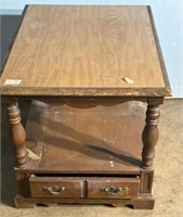 Broyhill Pressed Wood Oak Finish Lamp Table