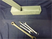 METAL BOX WITH WRENCHES
