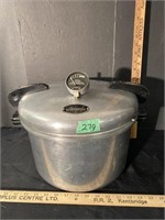 Stove top pressure cooker