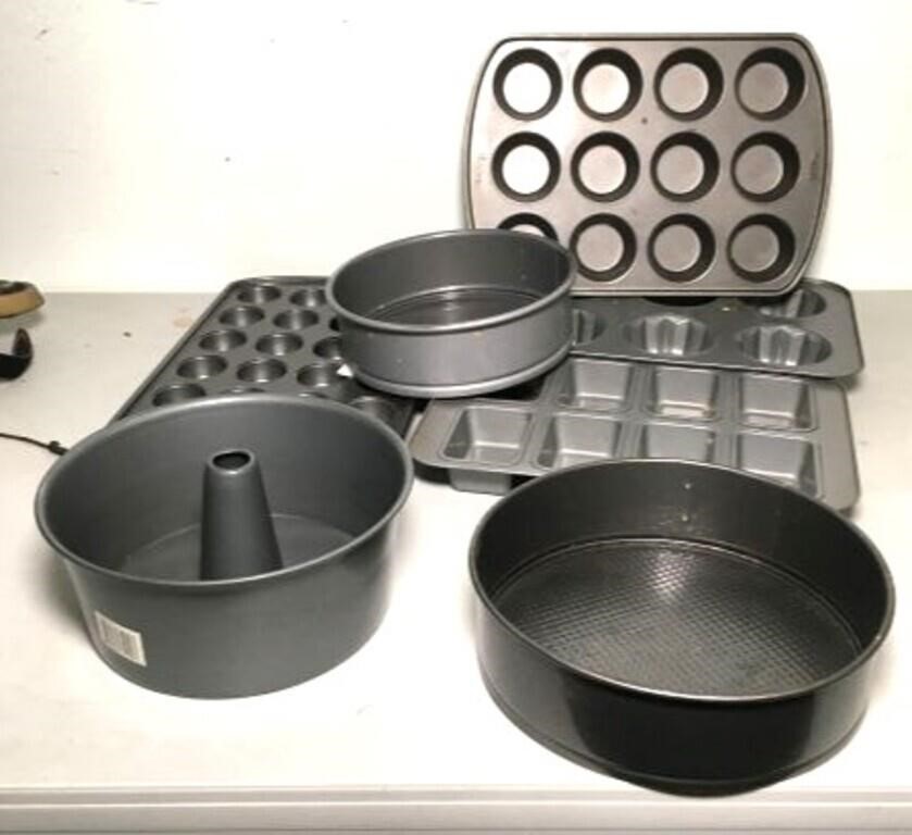 Muffin Pans and Bakeware- Wilton and More