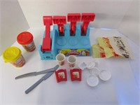 Play Doh McDonalds set & 2 cups crafting dough