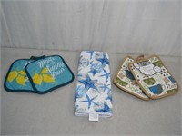 4 count new Kitchen Pot holders & Dish Towel