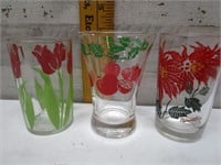 3 SMALL RETRO FLOWER GLASSES