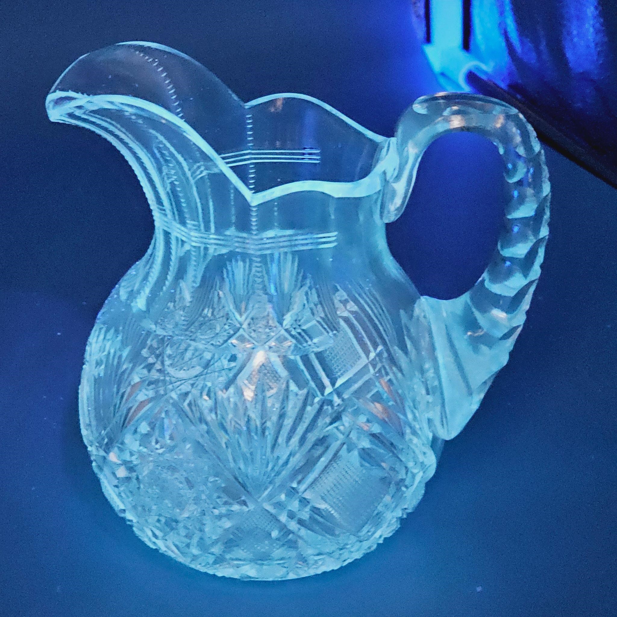 High-End Glass Online Auction