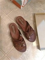 Four pair size 6 ladies shoes beartraps and