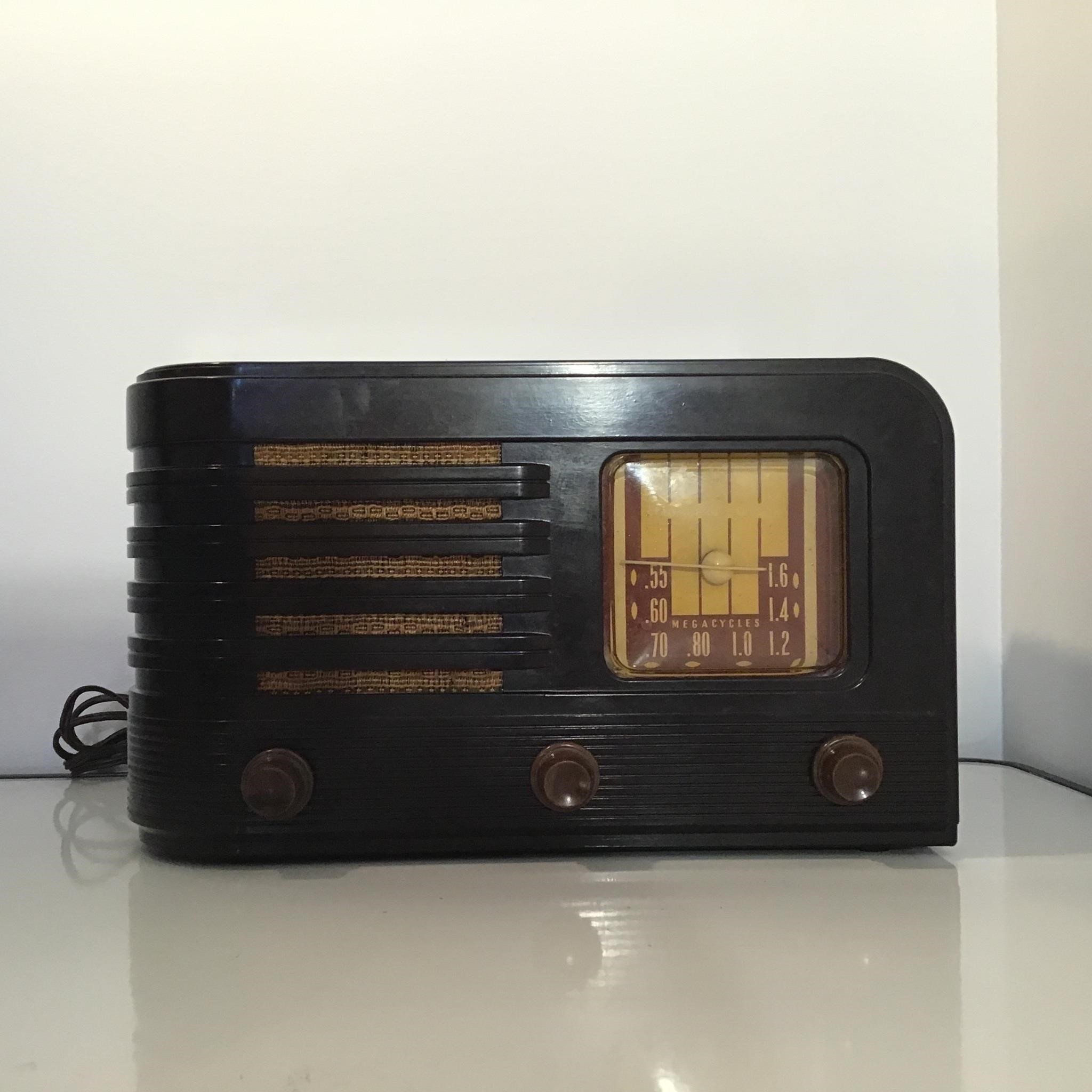 VINTAGE STROMBERG CARLSON RADIO