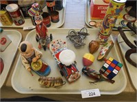 LOT OF OLD TIN TOYS