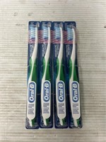 Oral-B 4 toothbrushes All green