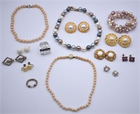 Vintage Ladies Fashion Jewelry - Pearl-style