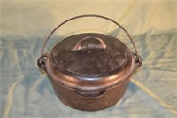 Griswold 8 cast iron tite-top Dutch oven with triv