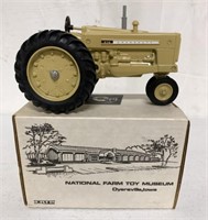 1/16 Cockshutt 570 Tractor with Box