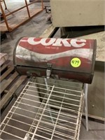 SMALL COKE GRILL AND METAL WIRE RACK