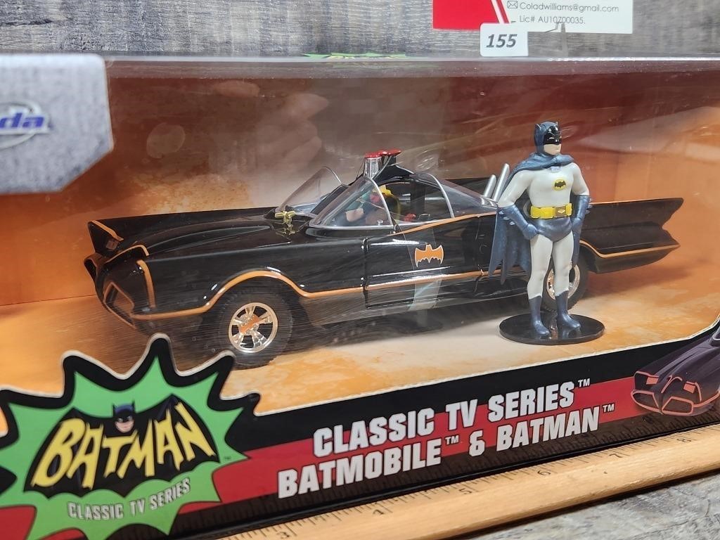 Jada Toys CLassic Batmobile & Batman