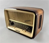 German Telefunken Gavotte Tabletop Tube Radio