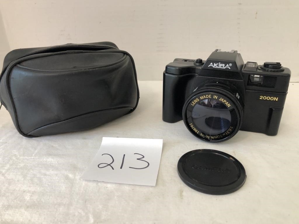 Akira 2000N camera w/case