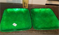 2 Green plates