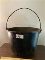 Cast iron 3 legged pot
