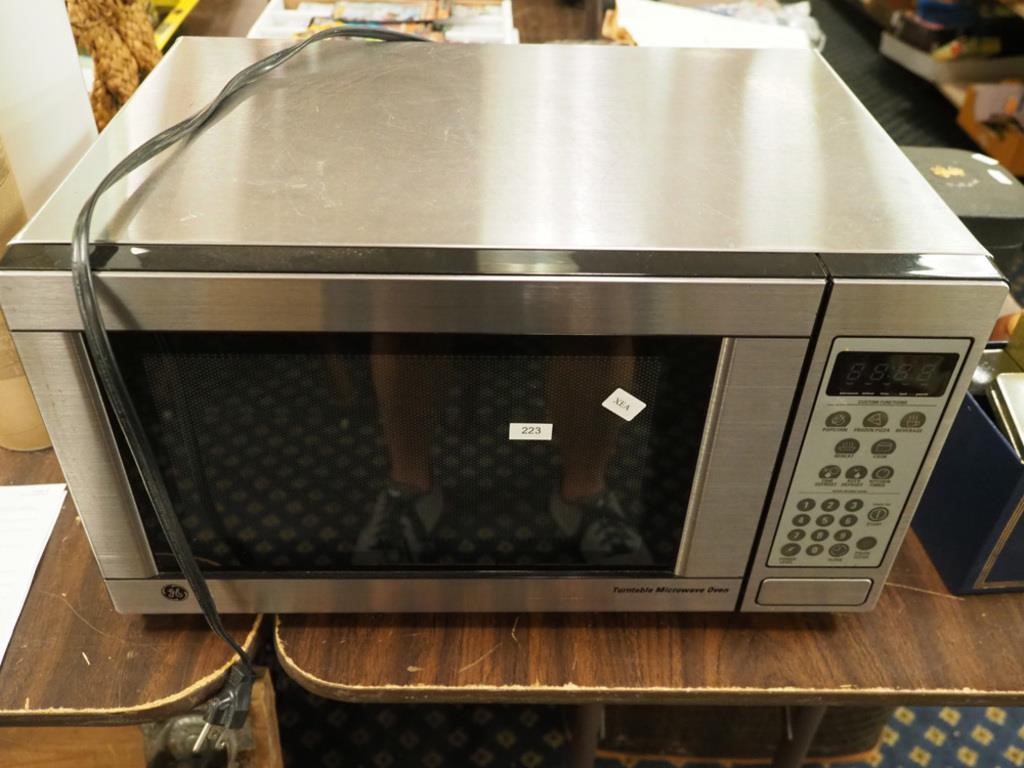 GE turntable microwave oven, 21" x 15" x 12"