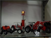 Collection of Massey Ferguson toy tractors (5)