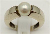 10k cultured pearl ring (small crack in shank)