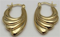 14kt  yellow gold earrings 1.84g
