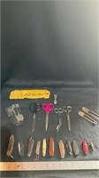 Various pocket knives, multi tool, scissors