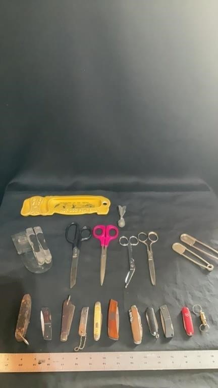 Various pocket knives, multi tool, scissors