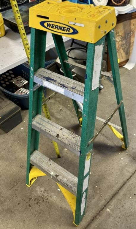 Werner 4' fiberglass step ladder