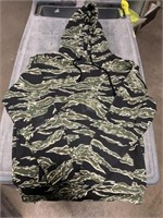 Sm/Md Pullover Hoodie in Black and Camo