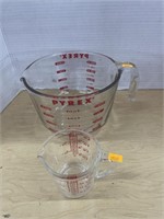 2 Pyrex measuring cups