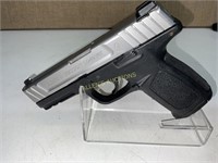 SMITH & WESSON SD40VE .40 S & W