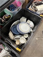 LARGE LOT OF CHINA / DISHES ETC