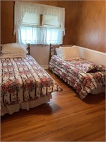 2-twin beds & bedding