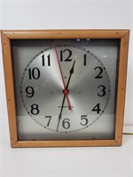 VINTAGE International Clock