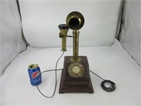 Ancien téléphone à roulette en bois, England
