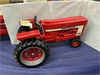 IH Farmall 966 tractor, 1/8 scale