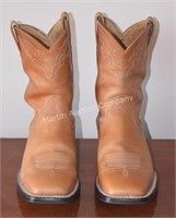 (B2) Ariat Size 9D Cowboy Boots