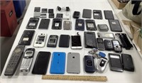 Phone parts lot - most screens damaged